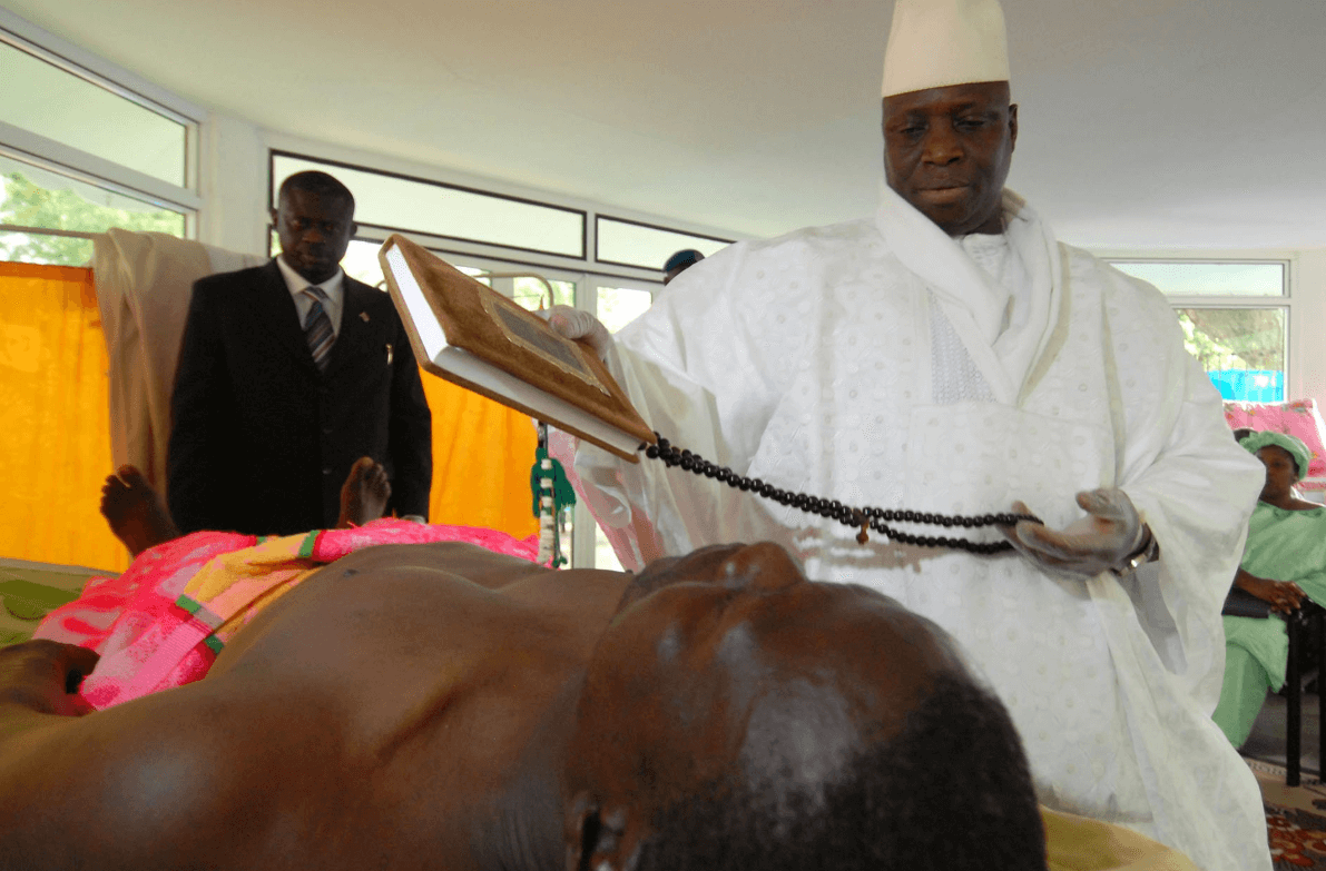 Expresidente de Gambia enfrenta denuncia por cura falsa para el Sida