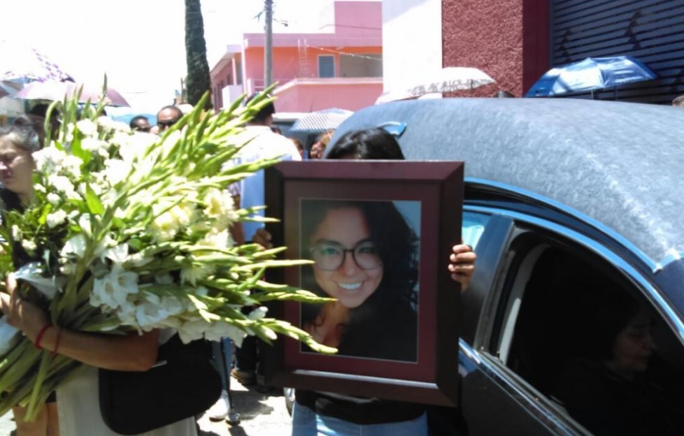 Despiden a fotógrafa que murió durante ataque a candidata en Juchitán, Oaxaca