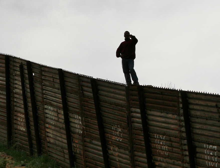Trump anuncia en Twitter que hablará con México por migración ilegal
