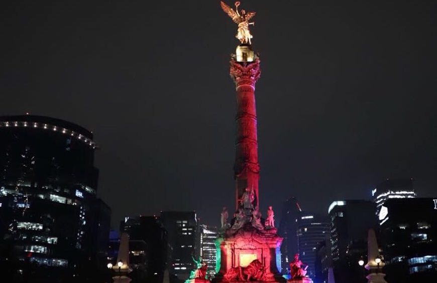 Iluminan monumentos de CDMX por ser sede de Mundial 2026