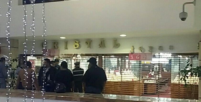 Intentan robar joyería al interior de plaza comercial en CDMX