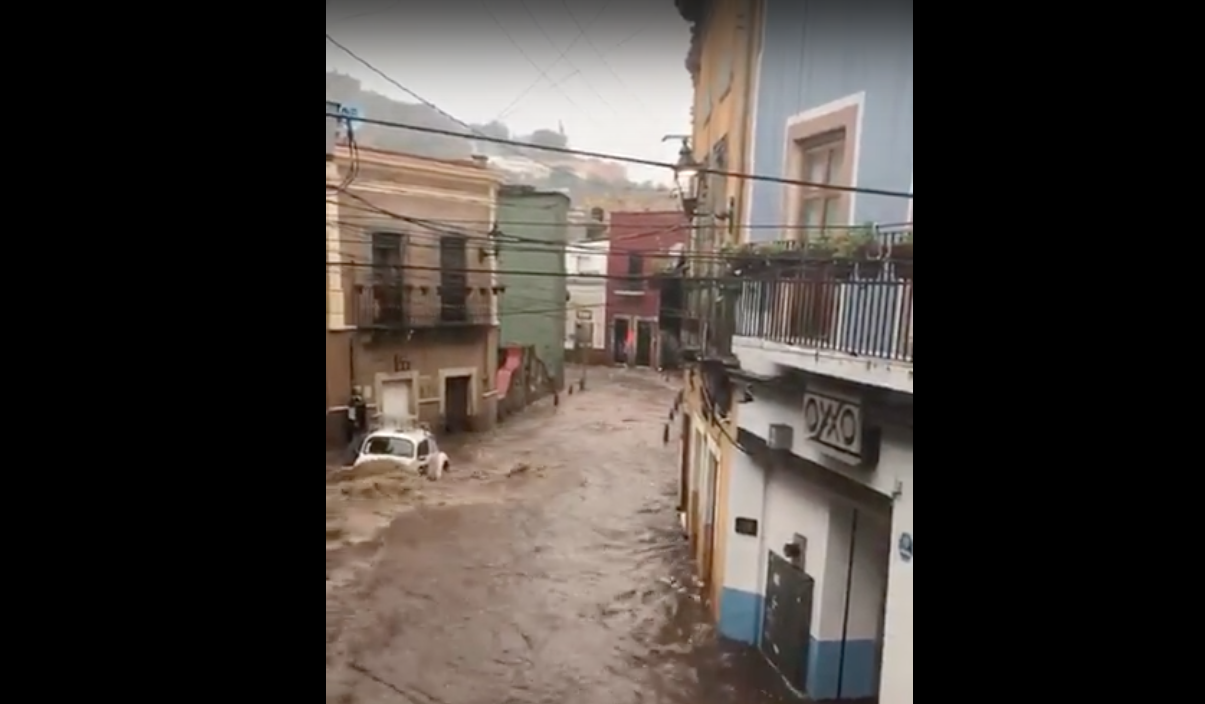 Presa Desborda Olla Guanajuato Lluvia Calle