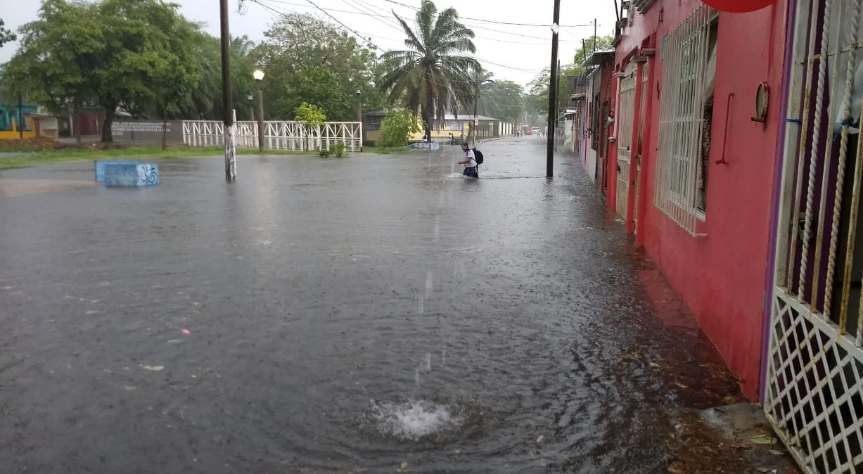 Lluvia causa inundación en Tabasco; 30 viviendas afactadas