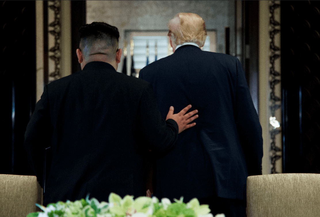 Kim Jong-un y Donald Trump protagonizan encuentro en Singapur. (AP)