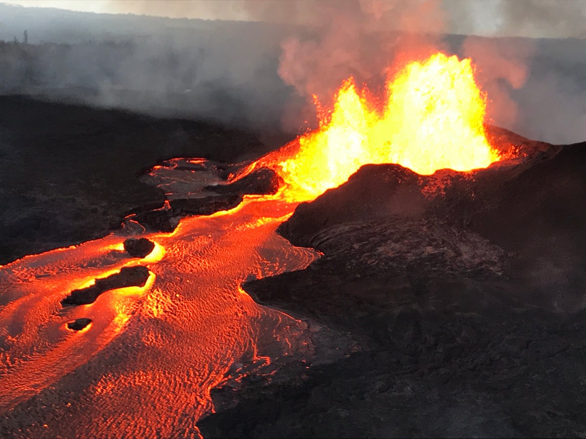 Lava volcán Kilauea seca lago más grande Hawai