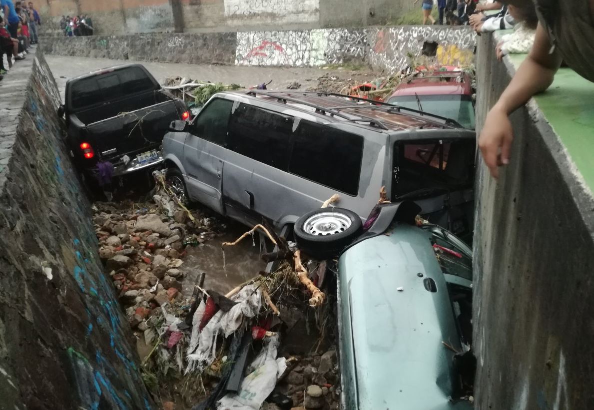 Tromba deja severas afectaciones en Zapopan, Jalisco