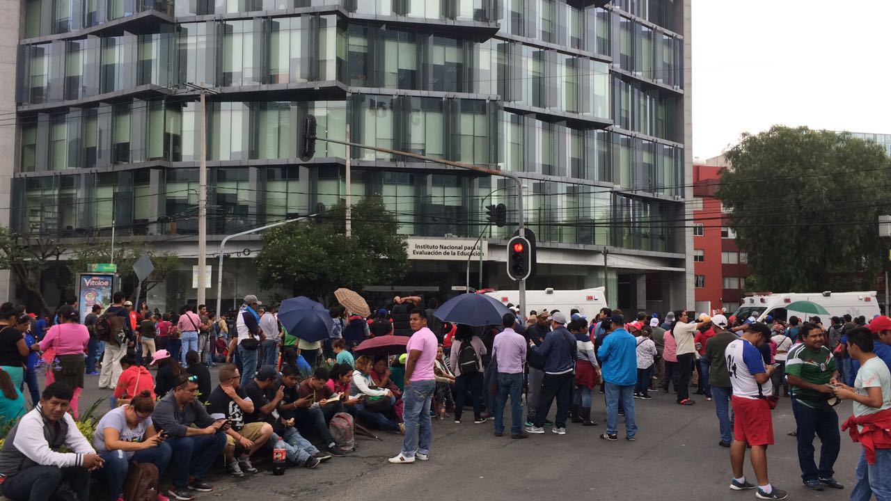 Manifestantes afectan tránsito en Barranca del Muerto
