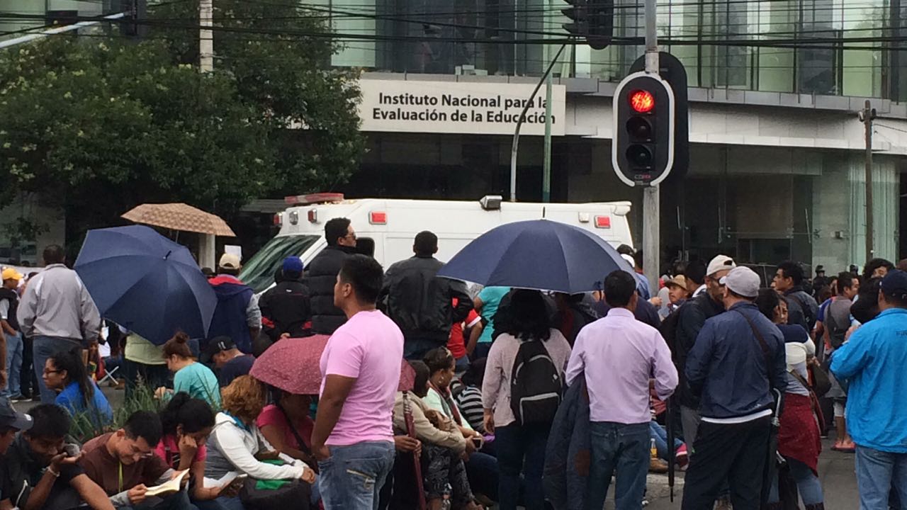 Manifestantes afectan tránsito en Barranca del Muerto