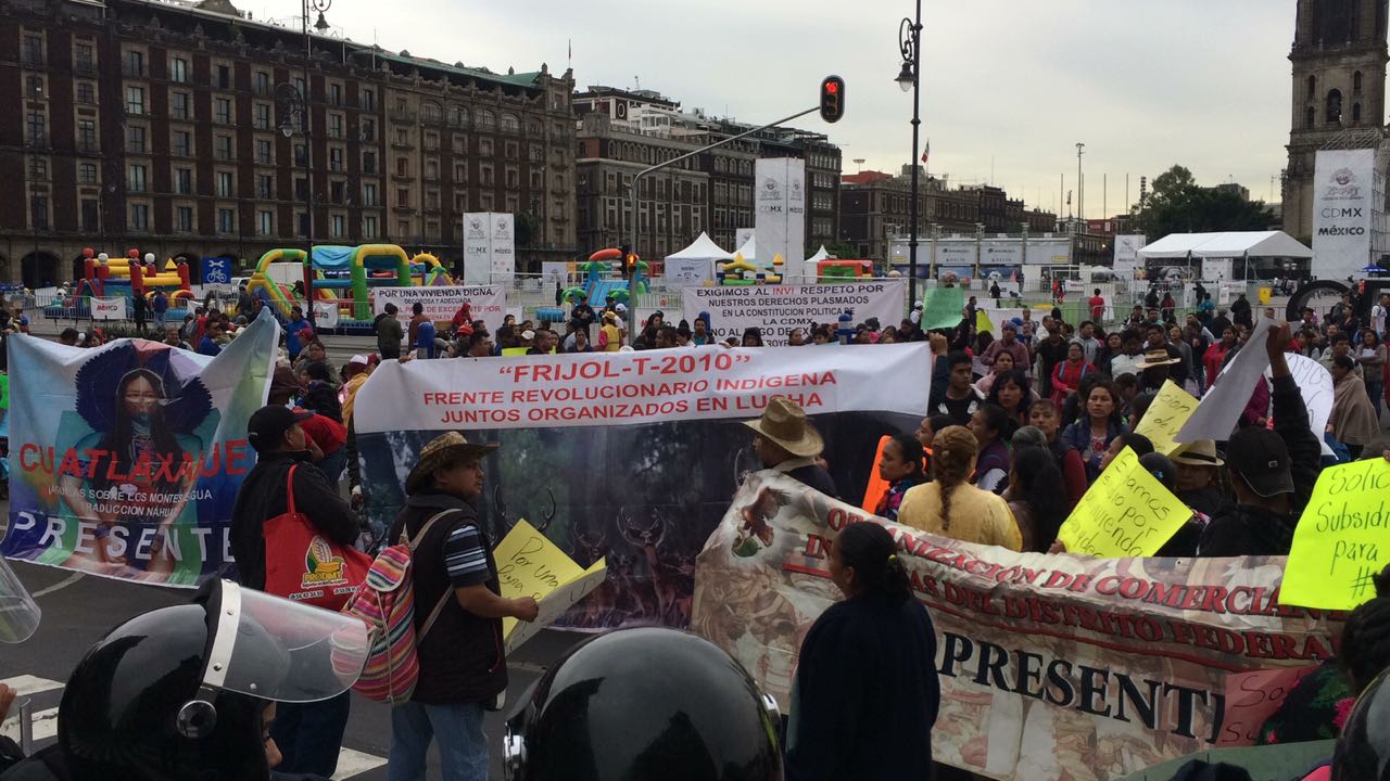 Manifestantes afectan tránsito en el Zócalo de la CDMX