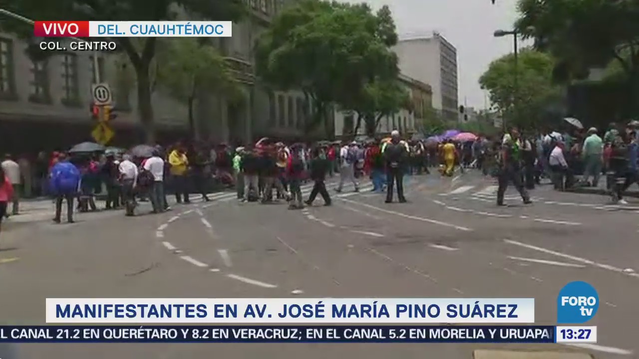 Manifestantes cierran la avenida Pino Suarez, CDMX