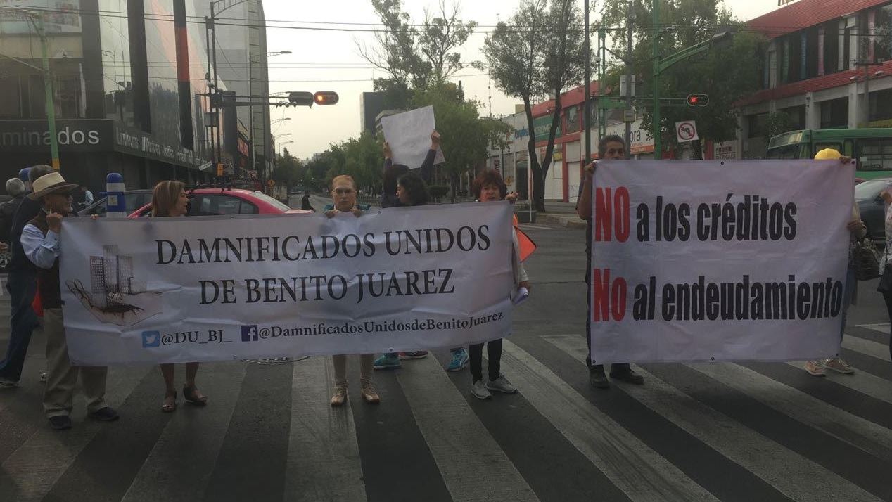 Damnificados del sismo del 19-S marchan en la Ciudad de México