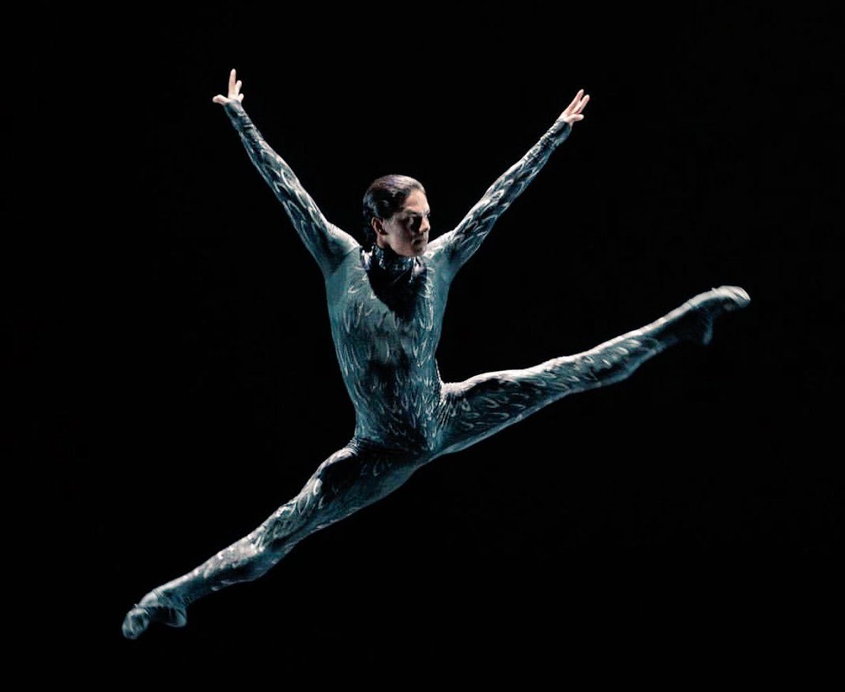 El bailarín Isaac Hernández gana el 'Oscar del ballet' en Moscú