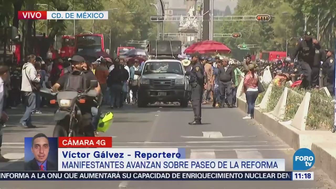 Miembros de la CNTE avanzan por carriles centrales de Reforma