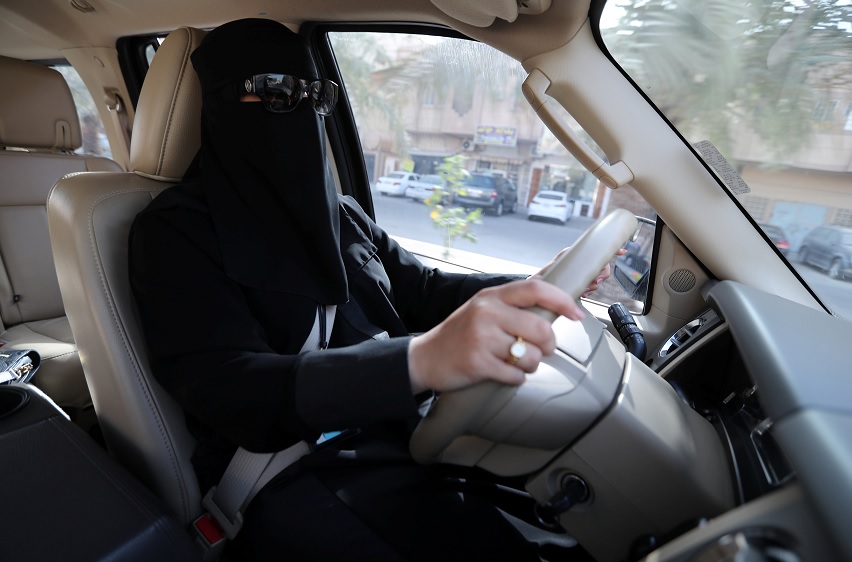 Por primera vez en Arabia Saudita, mujeres al volante