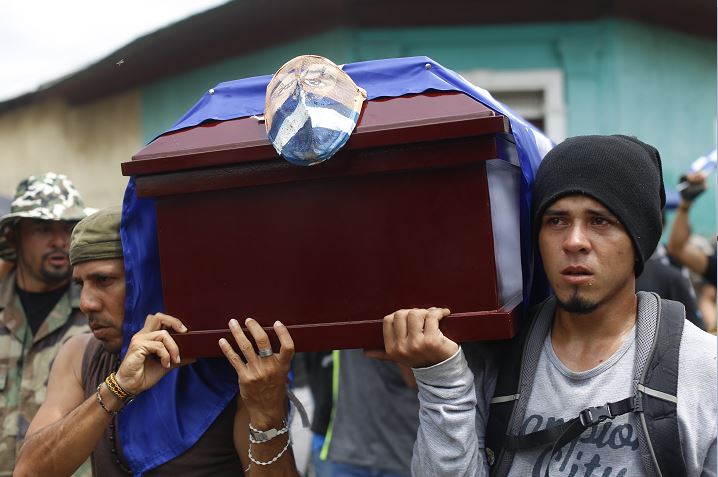 Nicaragua entierra a otra víctima de protestas