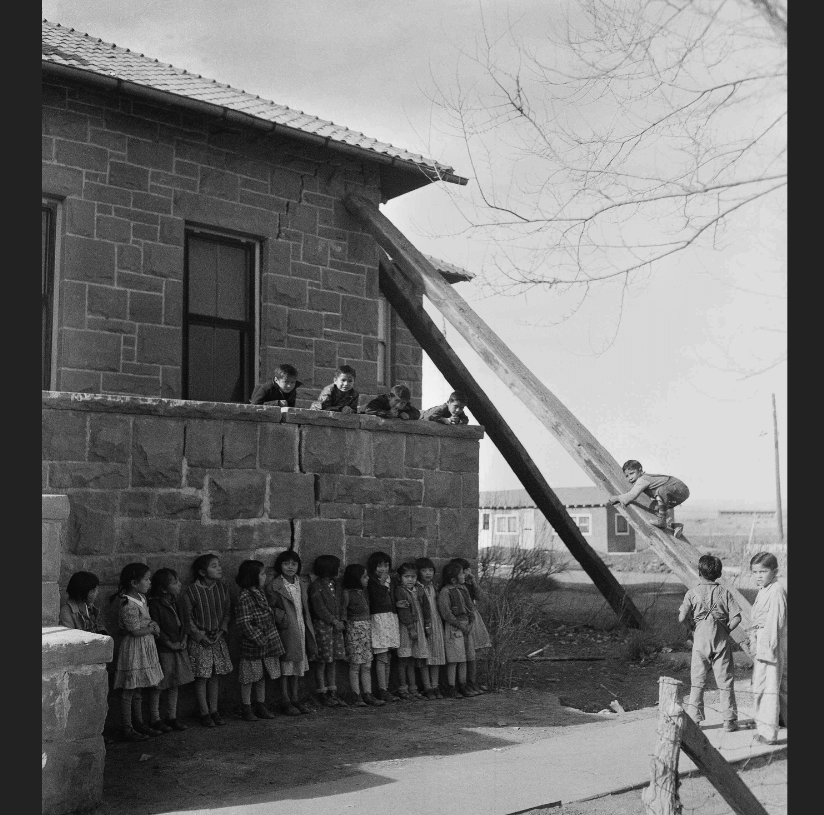 Niños de la etnia Navajo. Imagen de 1945. (AP) 