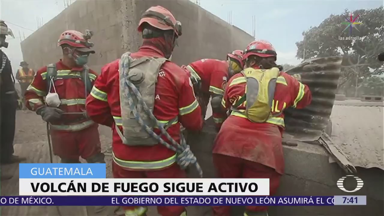 Noticieros Televisa registra desalojo de emergencia ante actividad del Volcán de Fuego