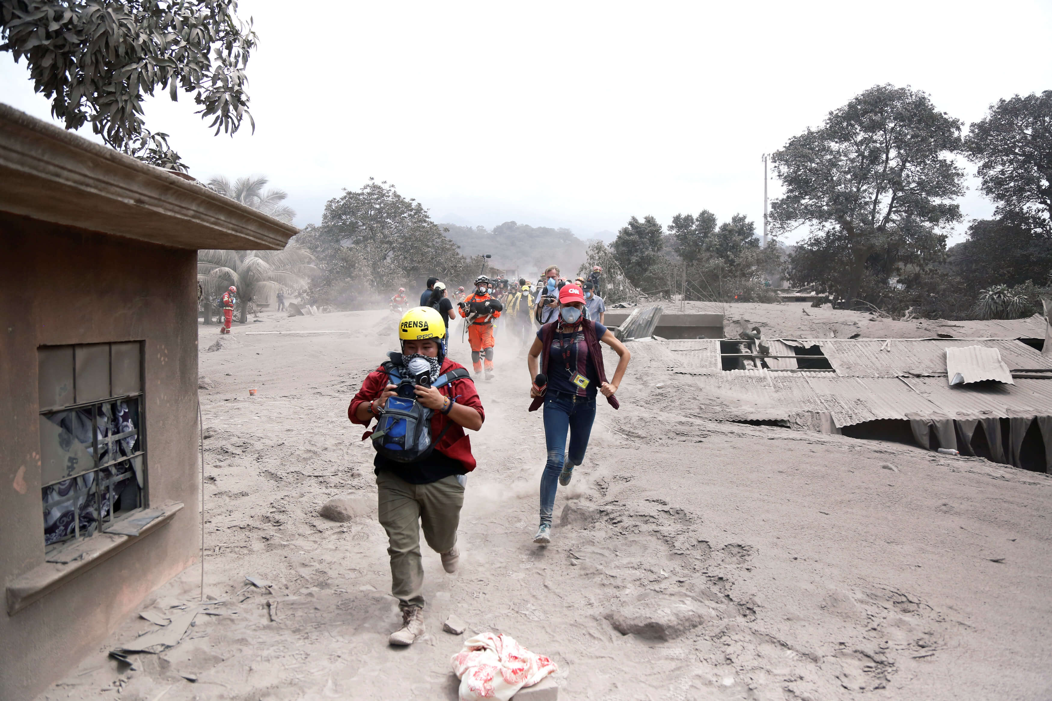 Ordenan evacuar zonas Volcán Fuego incremento actividad