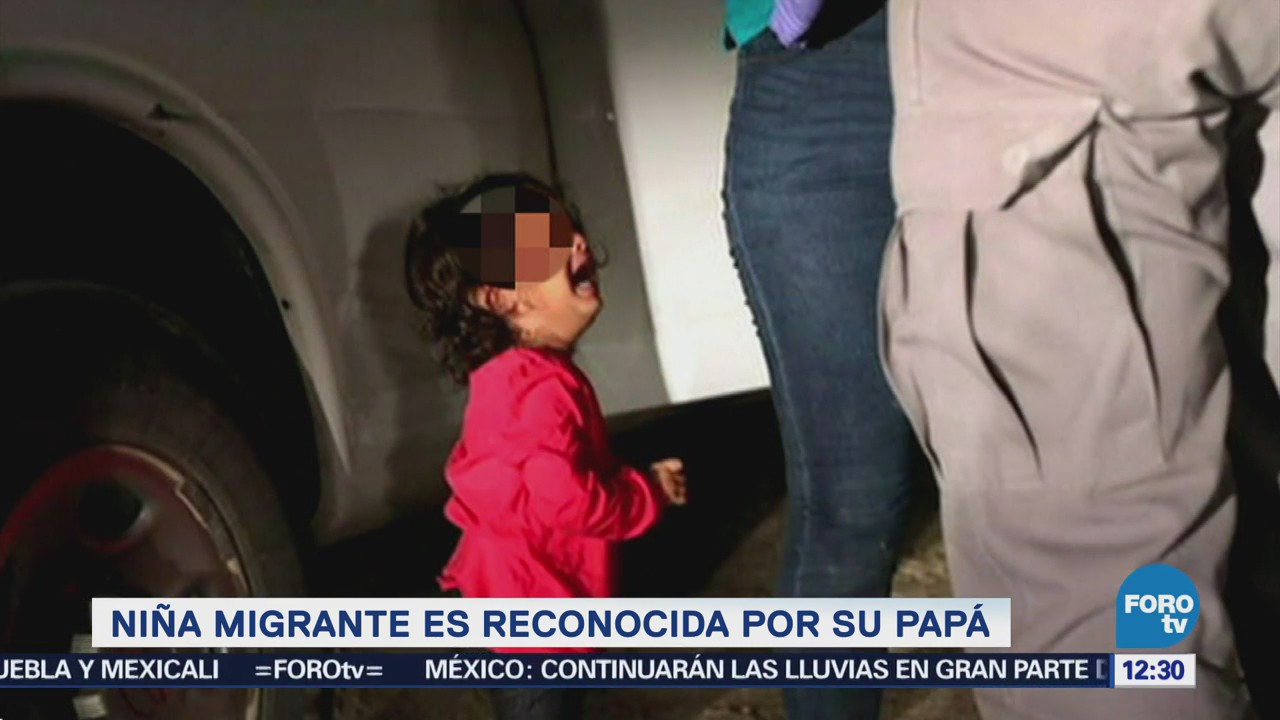 Padre reconoce a su hija, niña migrante que llora en foto viral