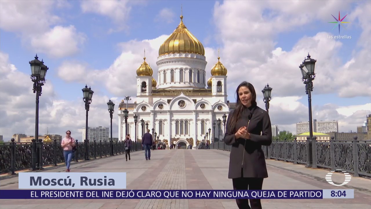 Paola Rojas visita la Catedral de Jesucristo Salvador en Moscú