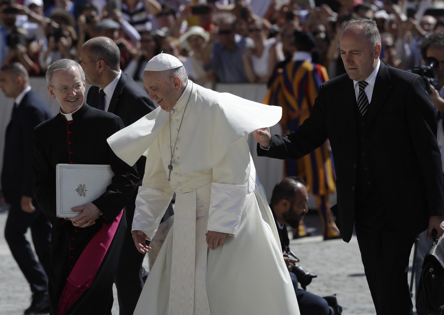 Papa Francisco acepta renuncias de obispos chilenos
