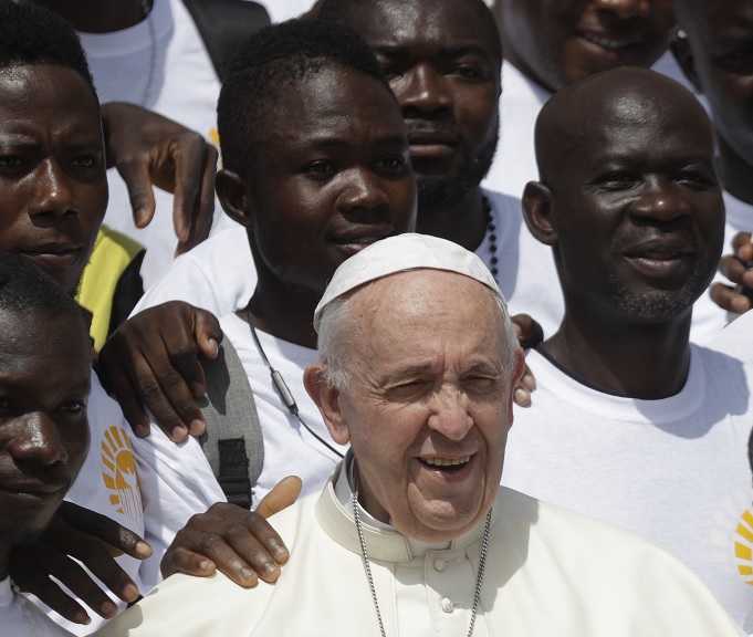 En Iglesia no hay patrones y obreros, dice papa Francisco