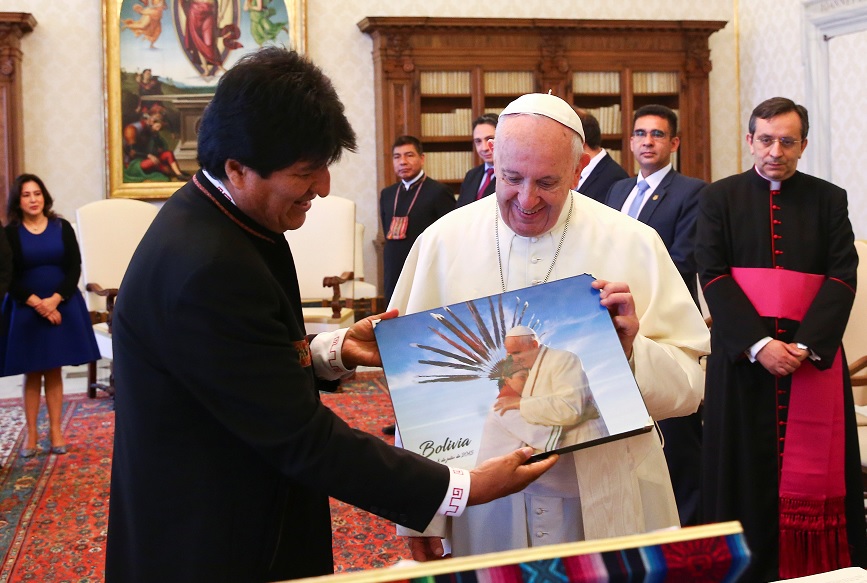 Papa Francisco recibe a Evo Morales y hablan sobre Mundial