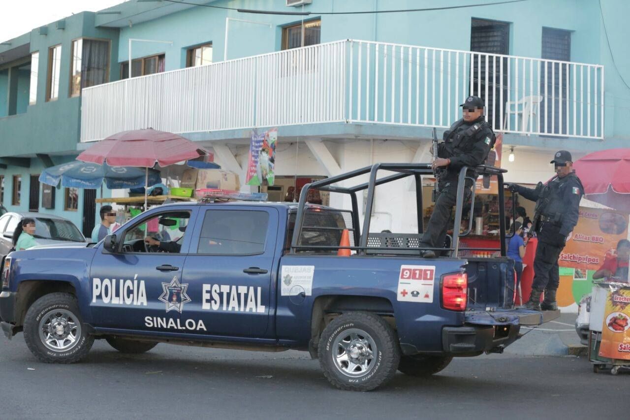 Detienen a cuatro personas con armas y droga en Sinaloa
