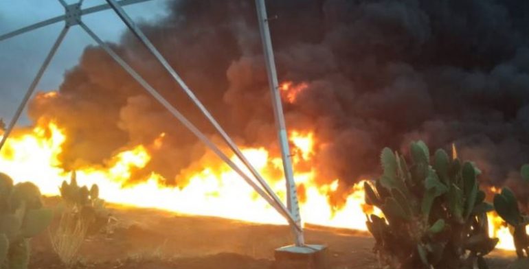 Pemex controla fuga de combustible por acto vandálico en Axapusco, Edomex