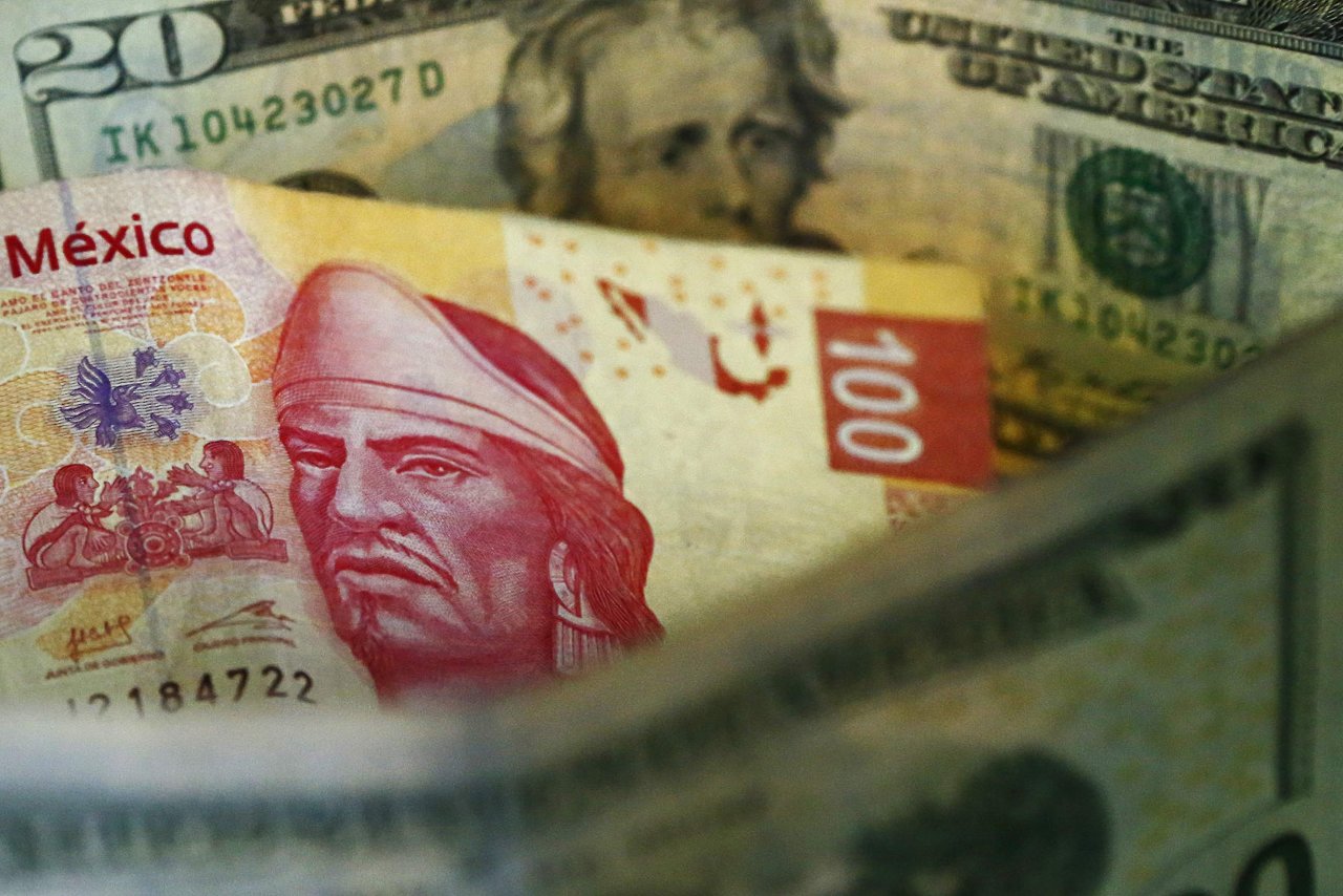 Peso mexicano recupera terreno, dólar a 20.63
