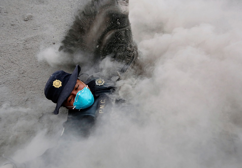 Volcán de Fuego 2 millones de damnificados, Policía Civil