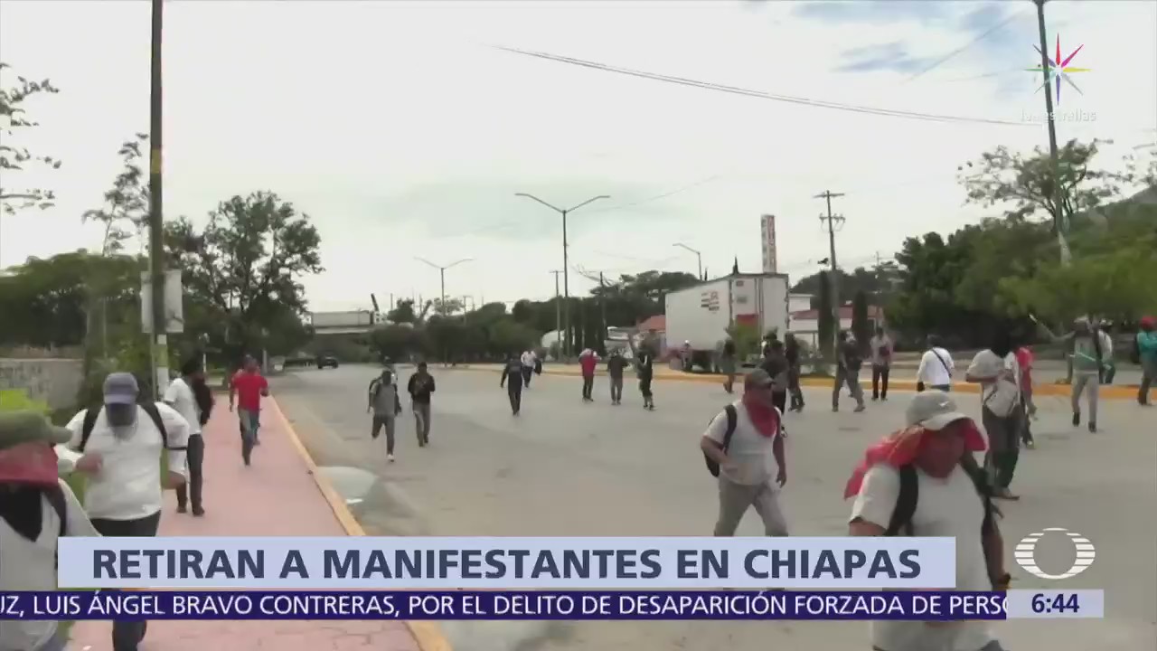 Policías de Chiapas retiran bloqueo carretero de la CNTE
