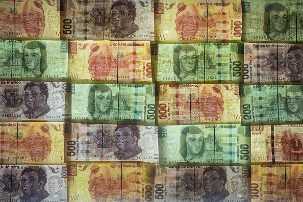 Peso mexicano se fortalece, espera alza de tasas de Banxico