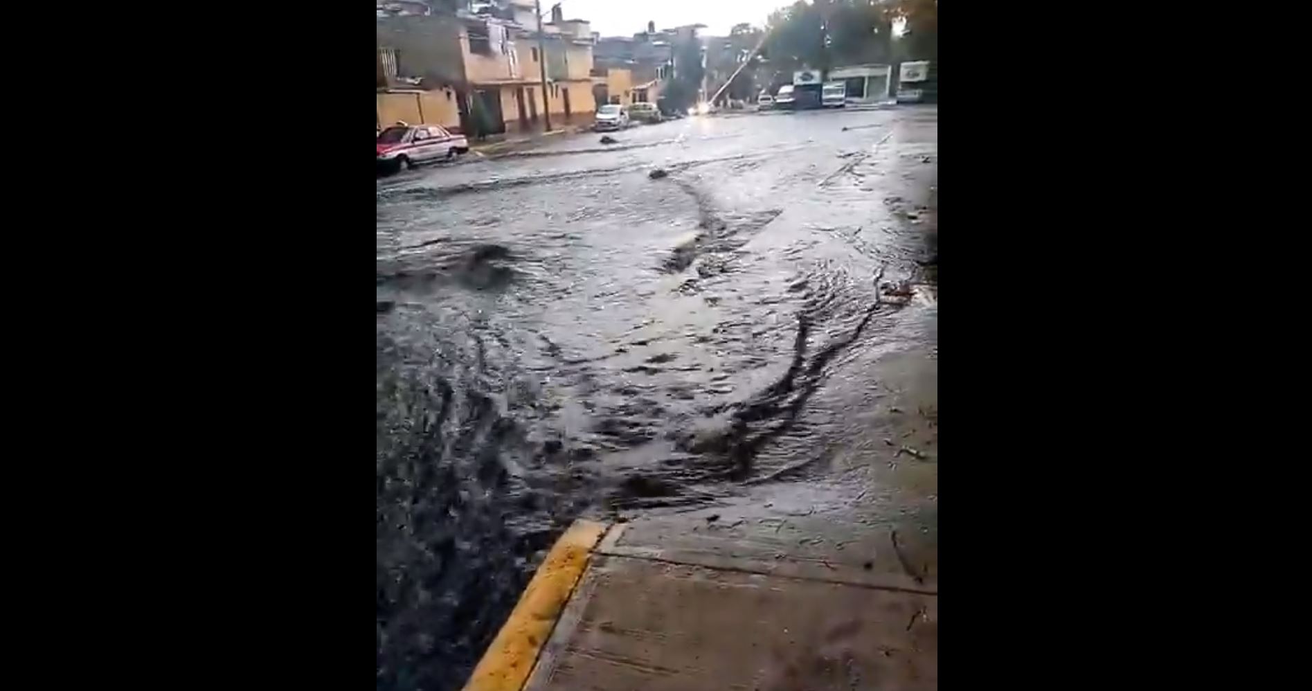 Se desborda presa en Álvaro Obregón por lluvia