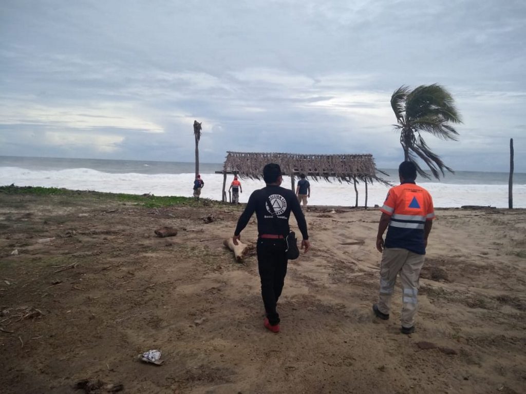 Protección Civil de Guerrero alerta por alto oleaje y marejadas en las costas