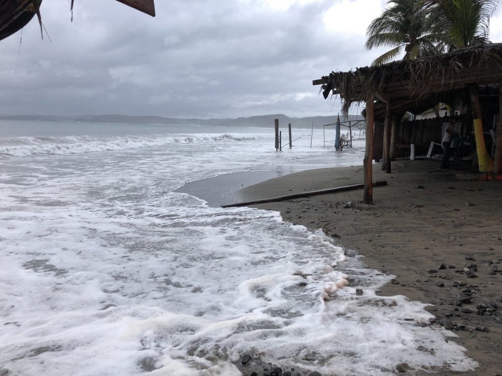 Puerto Vallarta vigila los efectos de 'Bud'
