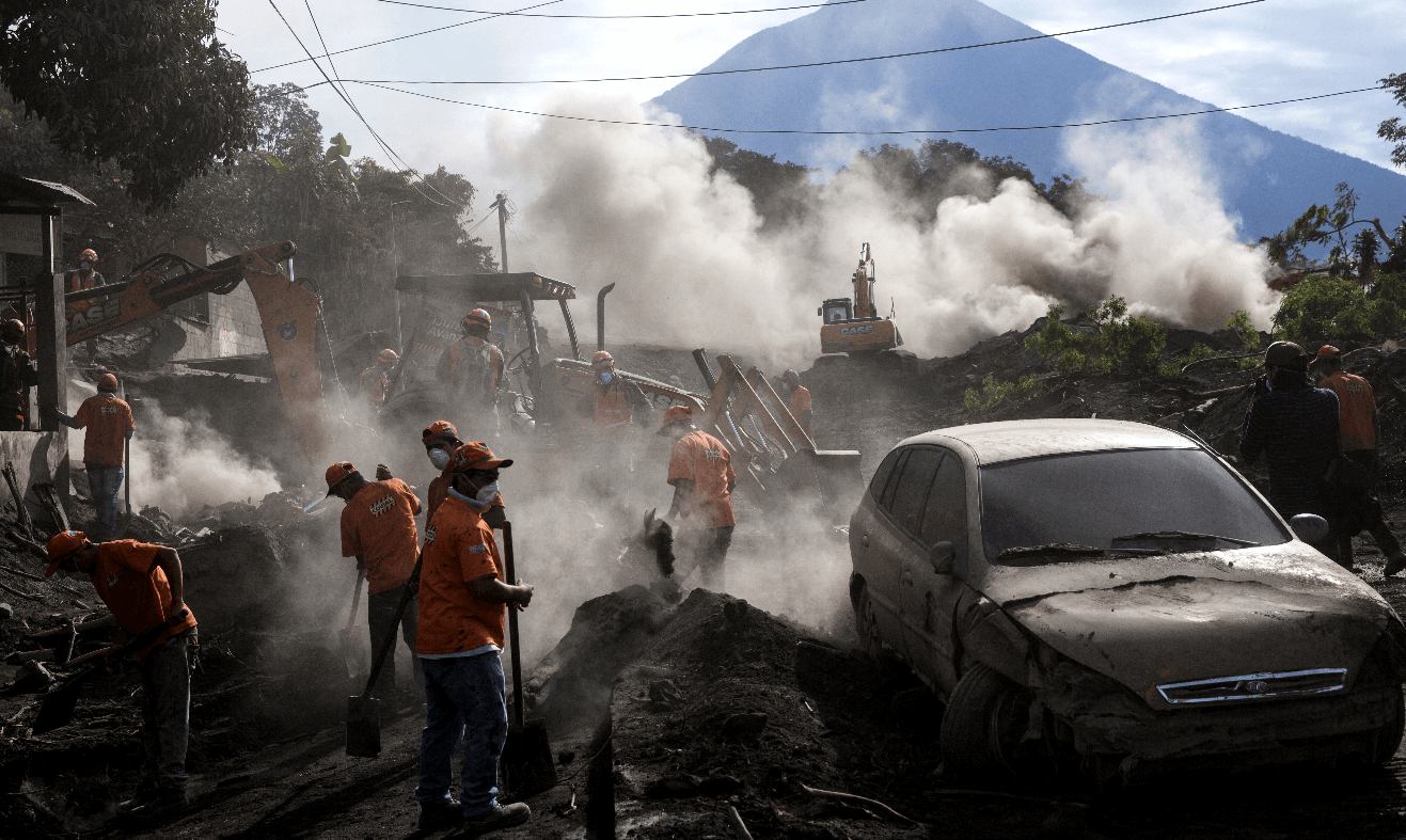 Brigadas rescatan ocho cadáveres en Guatemala