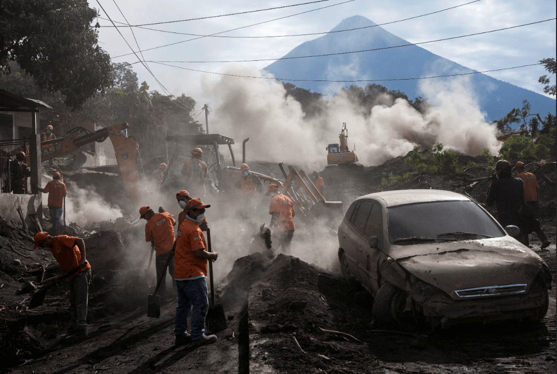 Aumentan a 101 los muertos por erupción Guatemala