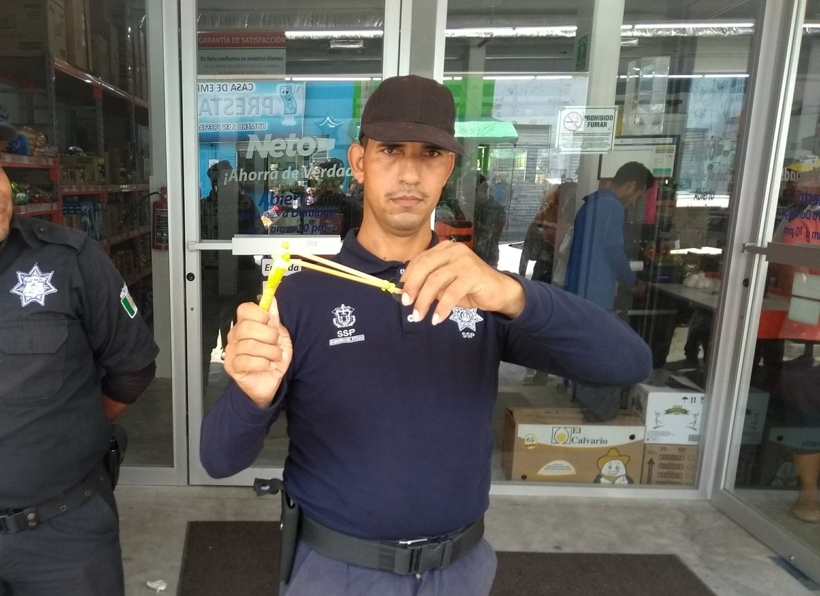 Equipan con resorteras a policías de Alvarado, Veracruz