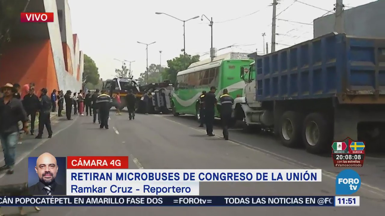 Retiran microbuses abandonados en avenida Congreso de la Unión