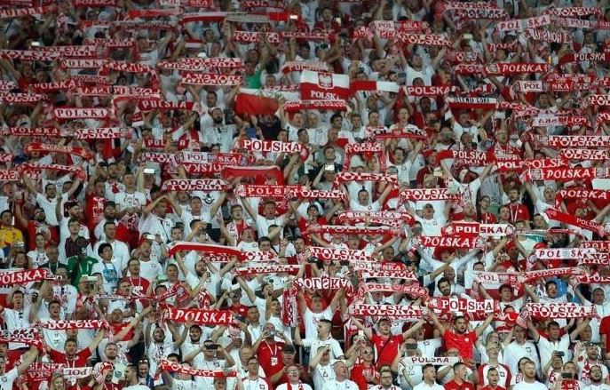 FIFA multa a la Asociación Polaca de Futbol por pancartas