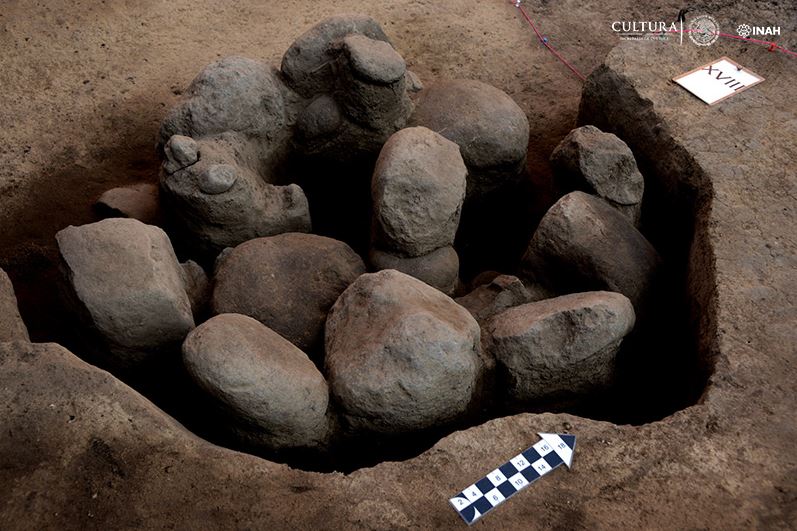 Descubren fosas prehispánicas de 2,500 años en CDMX