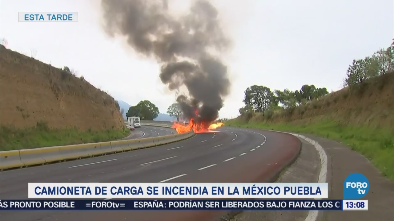 Salen ilesos luego camioneta se incendiara en autopista