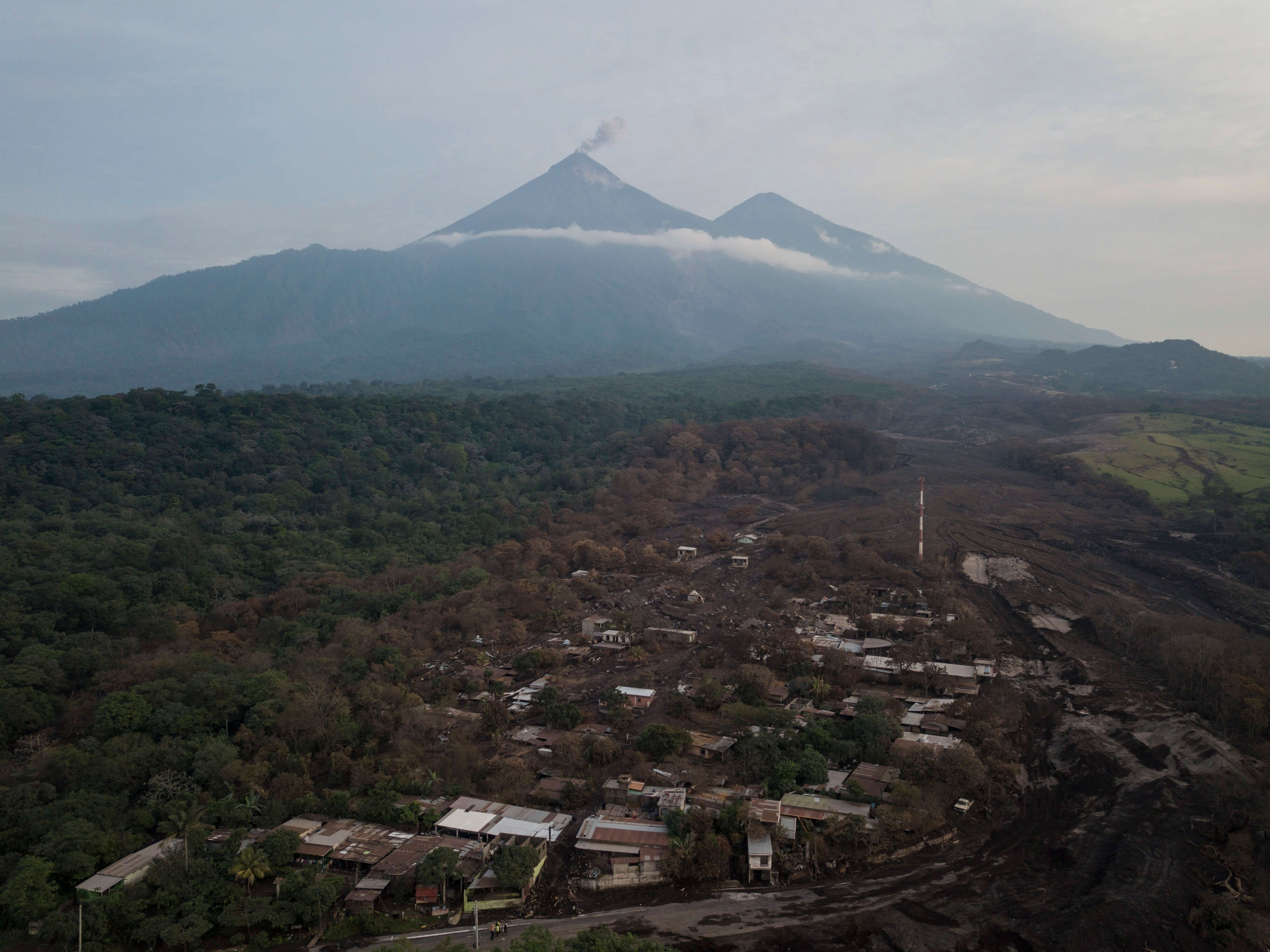 Regresan de Guatemala médicos mexicanos, tras erupción volcánica
