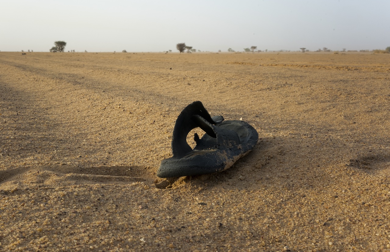 Argelia abandona a su suerte a 13 mil migrantes en el Sahara