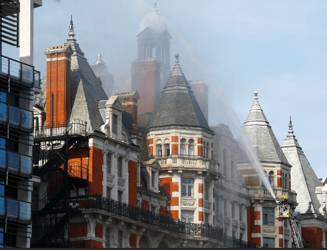 Se registra incendio en el hotel Mandarin Oriental, en Londres. (Reuters)