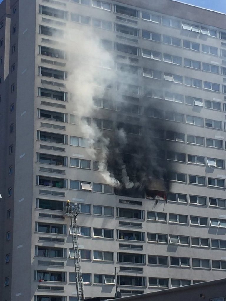 Se registra incendio en otro edificio de departamentos