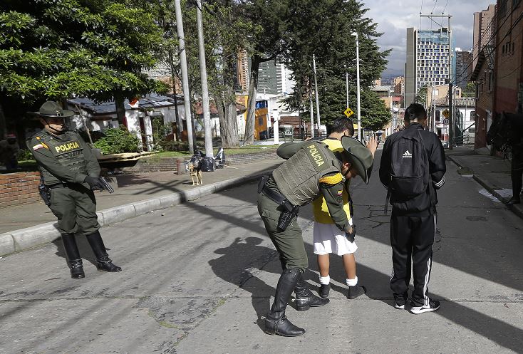 Policías protegerán elecciones presidenciales en Colombia
