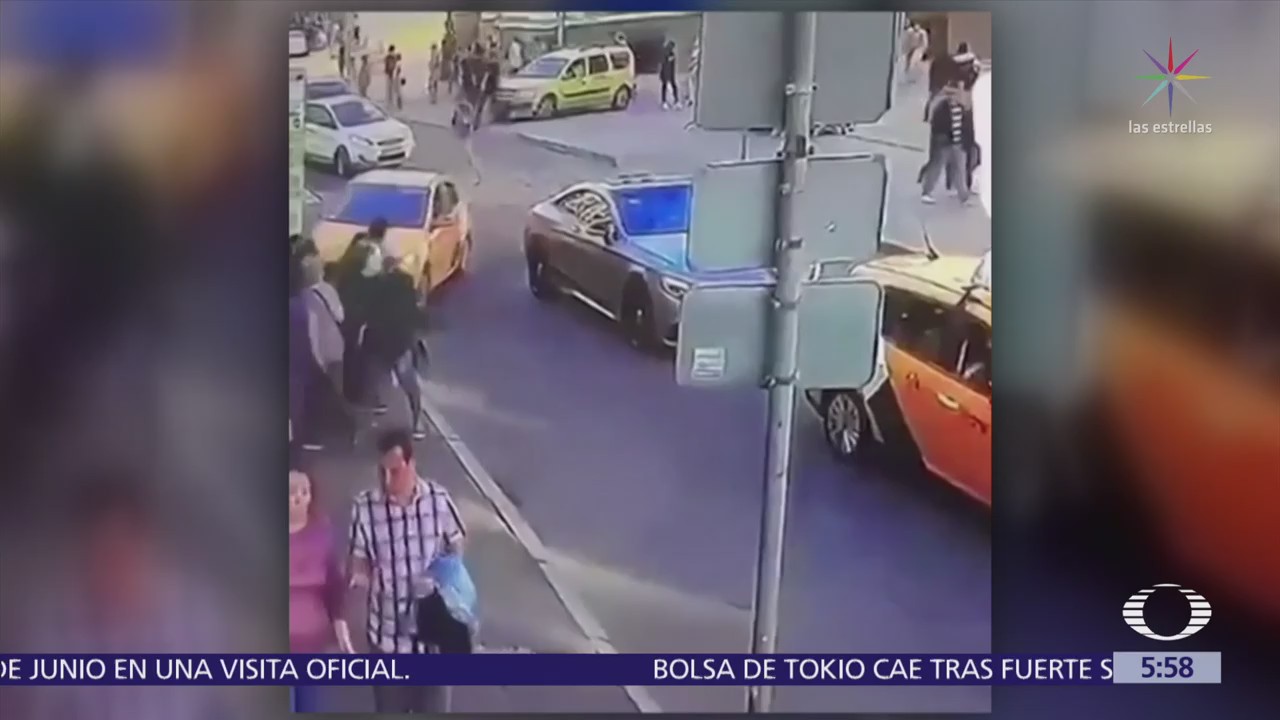 Taxista atropella a mexicanos en Moscú, Rusia