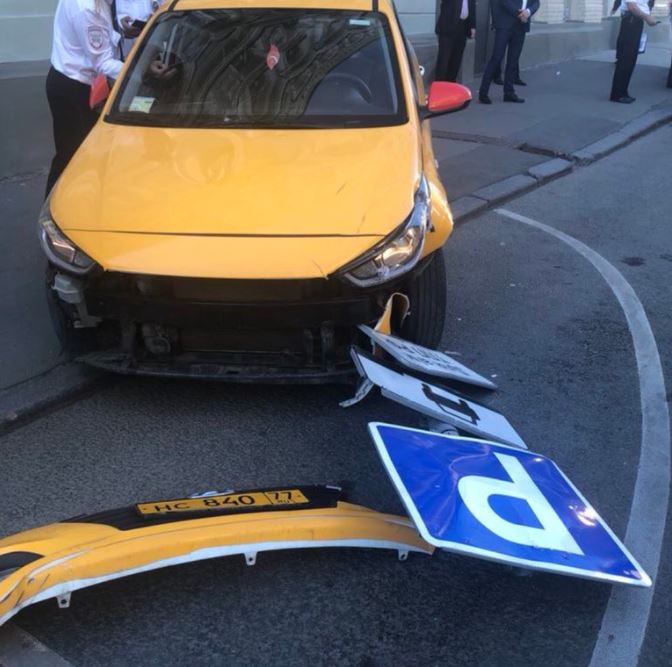 Taxista atropella a una multitud de peatones en Moscú